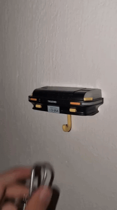 Llavero Toyota AE86 con faros abatibles